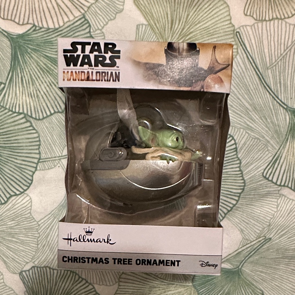 Hallmark Mandalorian Green and Silver Ornament